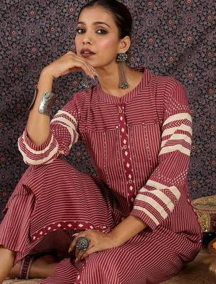 Women Printed Regular Sequinned Kurta with Trousers 5