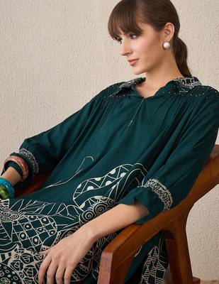 Women Ethnic Motifs Printed Regular Kurta with Trousers 2