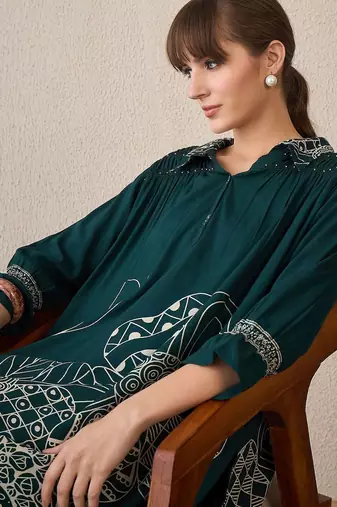 Women Ethnic Motifs Printed Regular Kurta with Trousers
