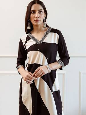 Women Printed Regular Sequinned Kurta with Trousers 2