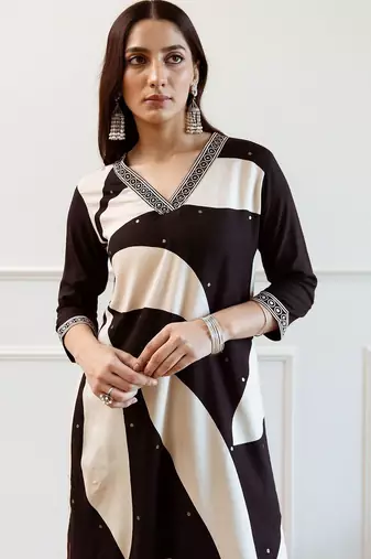 Women Printed Regular Sequinned Kurta with Trousers