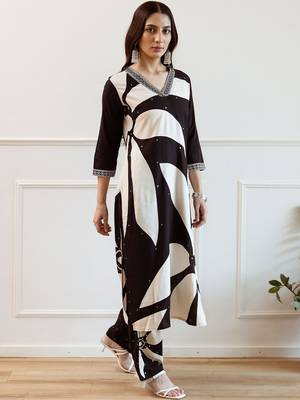 Women Printed Regular Sequinned Kurta with Trousers 3