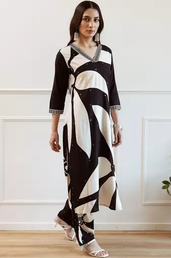 Women Printed Regular Sequinned Kurta with Trousers