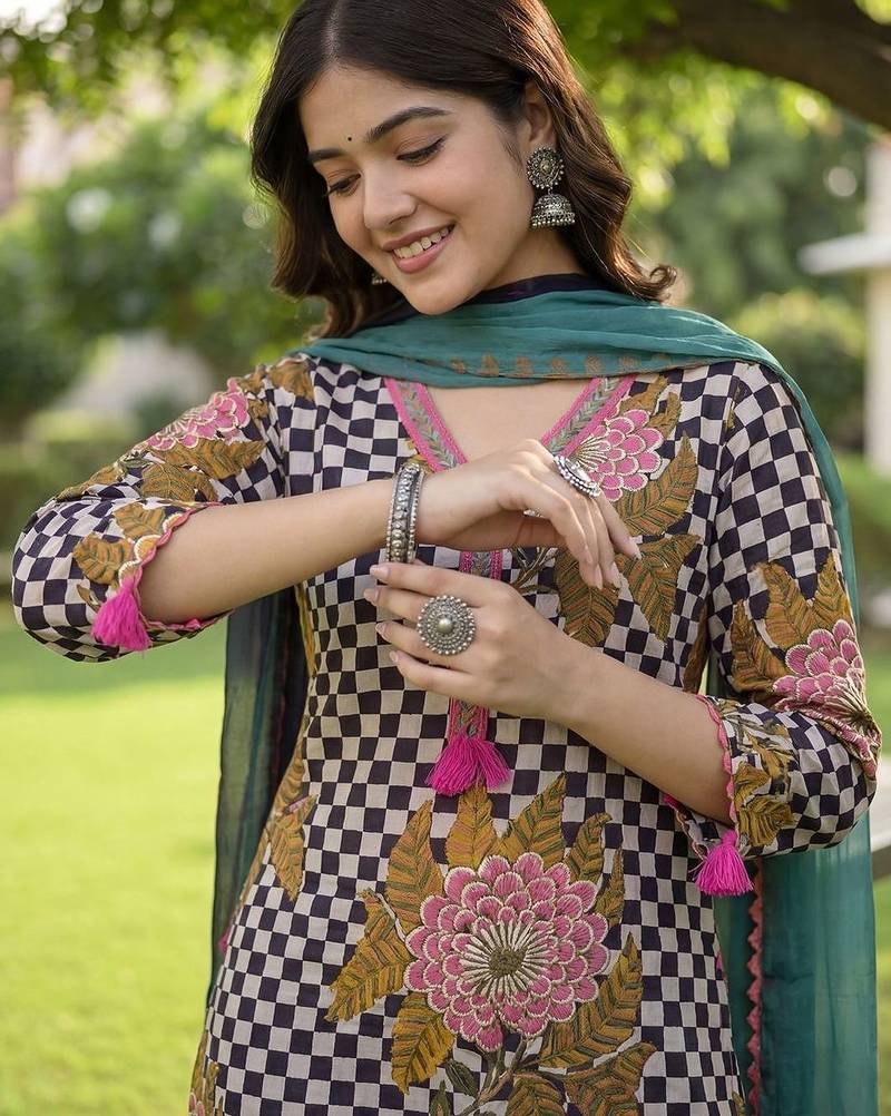 Women Floral Printed Regular Pure Cotton Kurta with Trousers & With Dupatta