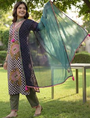 Women Floral Printed Regular Pure Cotton Kurta with Trousers & With Dupatta 2