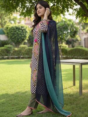 Women Floral Printed Regular Pure Cotton Kurta with Trousers & With Dupatta 3