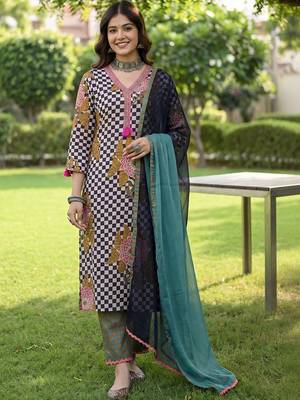 Women Floral Printed Regular Pure Cotton Kurta with Trousers & With Dupatta 5