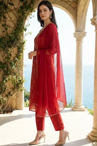 Women Ethnic Motifs Printed Regular Thread Work Kurta with Trousers & With Dupatta