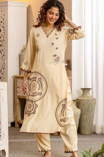 Women Ethnic Motifs Printed Regular Kurta with Trousers