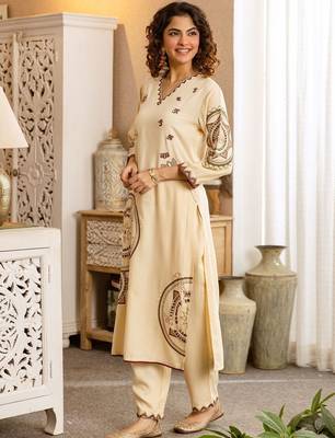 Women Ethnic Motifs Printed Regular Kurta with Trousers 7