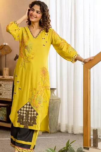 Women Ethnic Motifs Embroidered Regular Thread Work Kurta with Palazzos