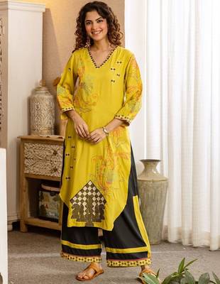 Women Ethnic Motifs Embroidered Regular Thread Work Kurta with Palazzos 4
