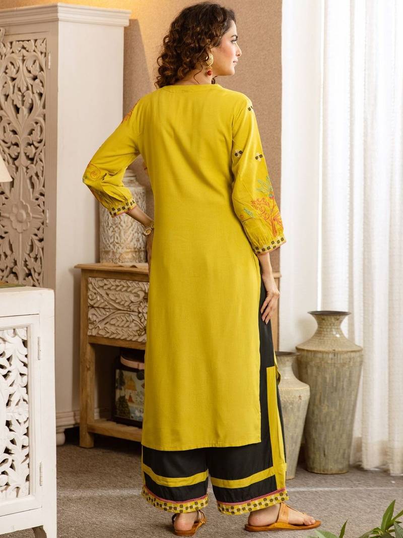 Women Ethnic Motifs Embroidered Regular Thread Work Kurta with Palazzos