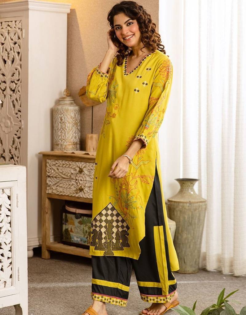 Women Ethnic Motifs Embroidered Regular Thread Work Kurta with Palazzos