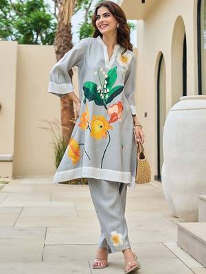 Floral Printed Mandarin Collar A-Line Sequinned Kurta With Trousers 1