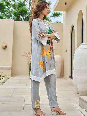 Floral Printed Mandarin Collar A-Line Sequinned Kurta With Trousers 3