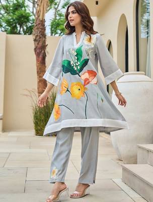 Floral Printed Mandarin Collar A-Line Sequinned Kurta With Trousers 4