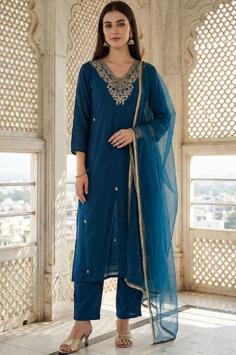 Women Ethnic Motifs Embroidered Regular Kurta with Trousers & With Dupatta
