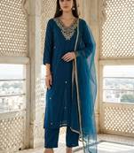 Women Ethnic Motifs Embroidered Regular Kurta with Trousers & With Dupatta