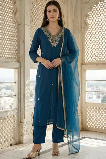 Women Ethnic Motifs Embroidered Regular Kurta with Trousers & With Dupatta