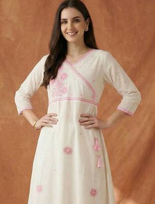 Women Ethnic Motifs Embroidered Angrakha Thread Work Pure Cotton Kurta with Trousers 3