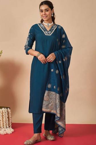 Women Ethnic Motifs Embroidered Regular Thread Work Kurta with Trousers & With Dupatta