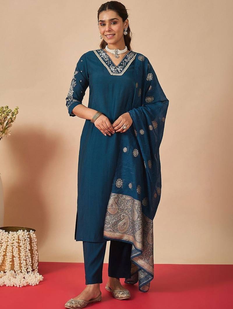 Women Ethnic Motifs Embroidered Regular Thread Work Kurta with Trousers & With Dupatta