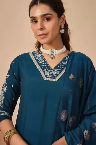 Women Ethnic Motifs Embroidered Regular Thread Work Kurta with Trousers & With Dupatta