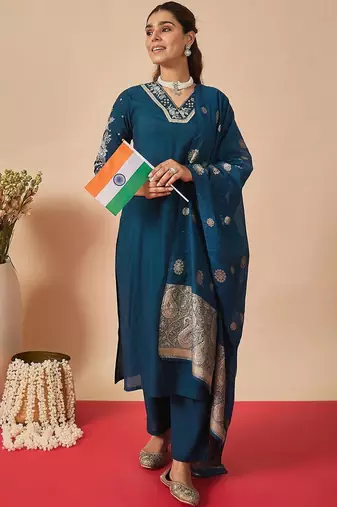 Women Ethnic Motifs Embroidered Regular Thread Work Kurta with Trousers & With Dupatta