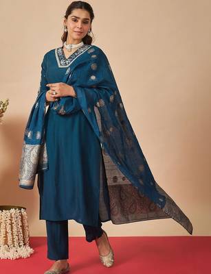 Women Ethnic Motifs Embroidered Regular Thread Work Kurta with Trousers & With Dupatta 5