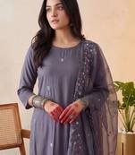 Women Floral Embroidered Regular Thread Work Kurta with Trousers & With Dupatta