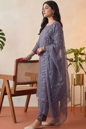 Women Floral Embroidered Regular Thread Work Kurta with Trousers & With Dupatta