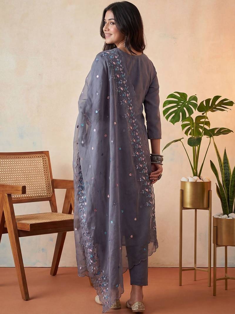 Women Floral Embroidered Regular Thread Work Kurta with Trousers & With Dupatta