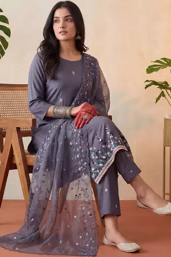 Women Floral Embroidered Regular Thread Work Kurta with Trousers & With Dupatta
