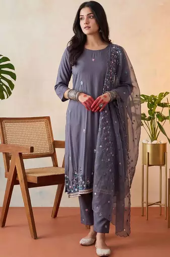 Women Floral Embroidered Regular Thread Work Kurta with Trousers & With Dupatta