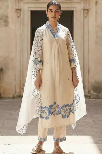 Women Floral Embroidered Regular Thread Work Kurta with Trousers & With Dupatta