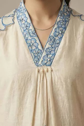 Women Floral Embroidered Regular Thread Work Kurta with Trousers & With Dupatta