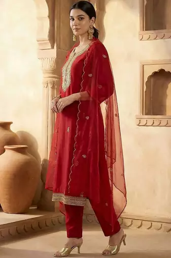 Women Ethnic Motifs Embroidered Regular Kurta with Trousers & With Dupatta