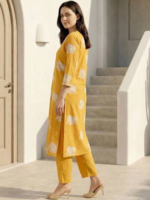 Women Animal Printed Regular Pure Cotton Kurta with Trousers 2