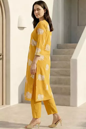 Women Animal Printed Regular Pure Cotton Kurta with Trousers