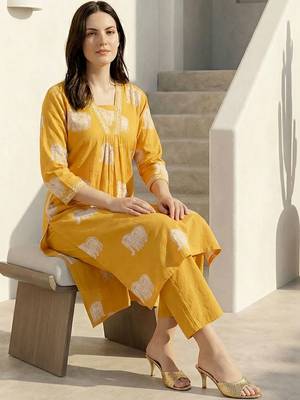 Women Animal Printed Regular Pure Cotton Kurta with Trousers 4