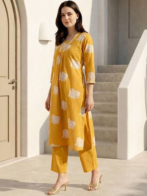 Women Animal Printed Regular Pure Cotton Kurta with Trousers 5