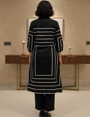 Women Printed Regular Kurta with Trousers 2