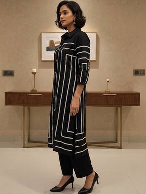 Women Printed Regular Kurta with Trousers 3