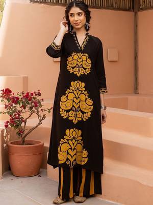 Women Ethnic Motifs Printed Regular Beads and Stones Kurta with Palazzos 1