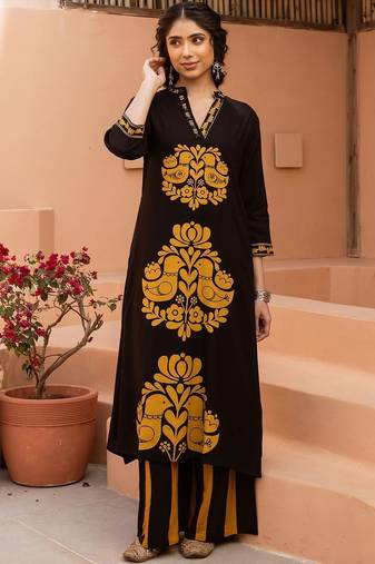 Women Ethnic Motifs Printed Regular Beads and Stones Kurta with Palazzos