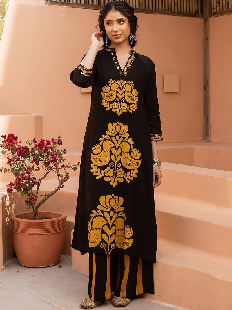 Women Ethnic Motifs Printed Regular Beads and Stones Kurta with Palazzos
