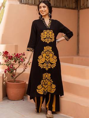 Women Ethnic Motifs Printed Regular Beads and Stones Kurta with Palazzos 3