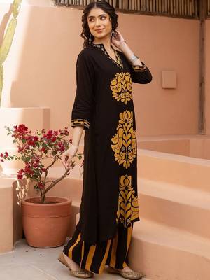 Women Ethnic Motifs Printed Regular Beads and Stones Kurta with Palazzos 4