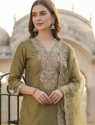 Women Ethnic Motifs Embroidered Regular Thread Work Kurta with Trousers & With Dupatta 2